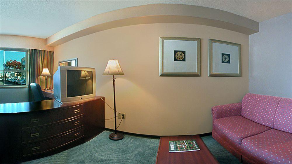 Red Lion Inn And Suites Victoria Exterior foto